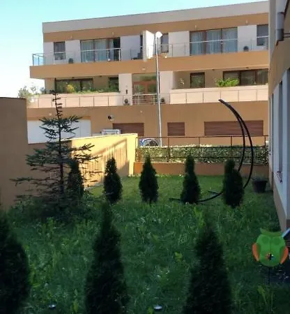 Studio Apartment, 2 Bads + Garden, Seasons Апартаменти