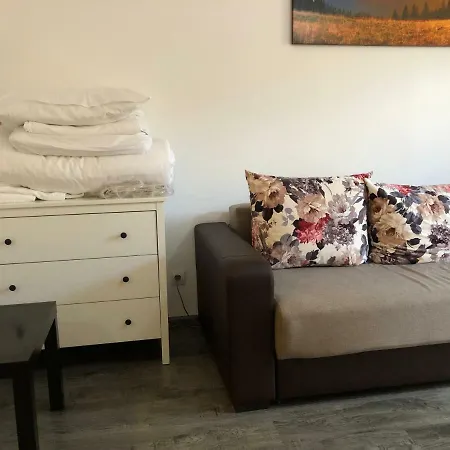 Studio Apartment, 2 Bads + Garden, Seasons *