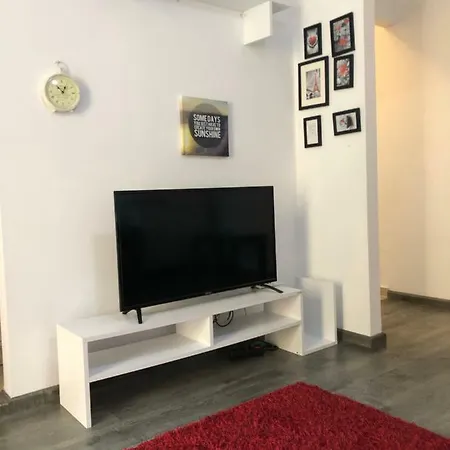 Studio Apartment, 2 Bads + Garden, Seasons Брашов