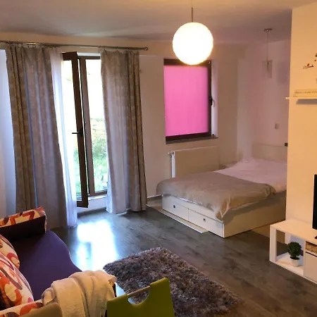 Studio Apartment, 2 Bads + Garden, Seasons Апартаменти